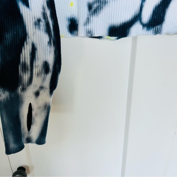 Style & Co. Blue and Yellow Tie Dye Knit Hoodie Size Medium - Picture 3 of 7